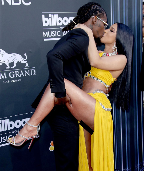 Cardi shows offset her titties