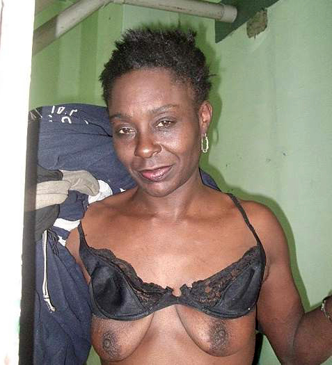 Black sexy mom nude