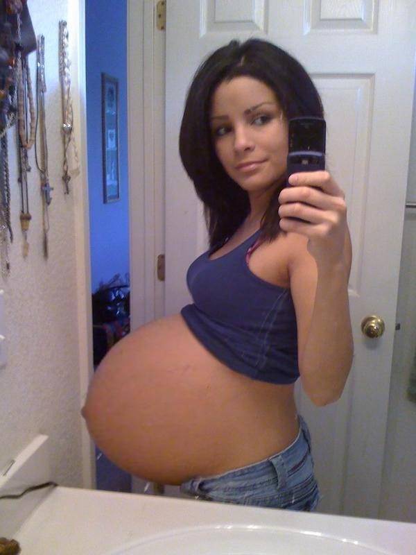 The E. Q. reccomend pregnant girl showing belly